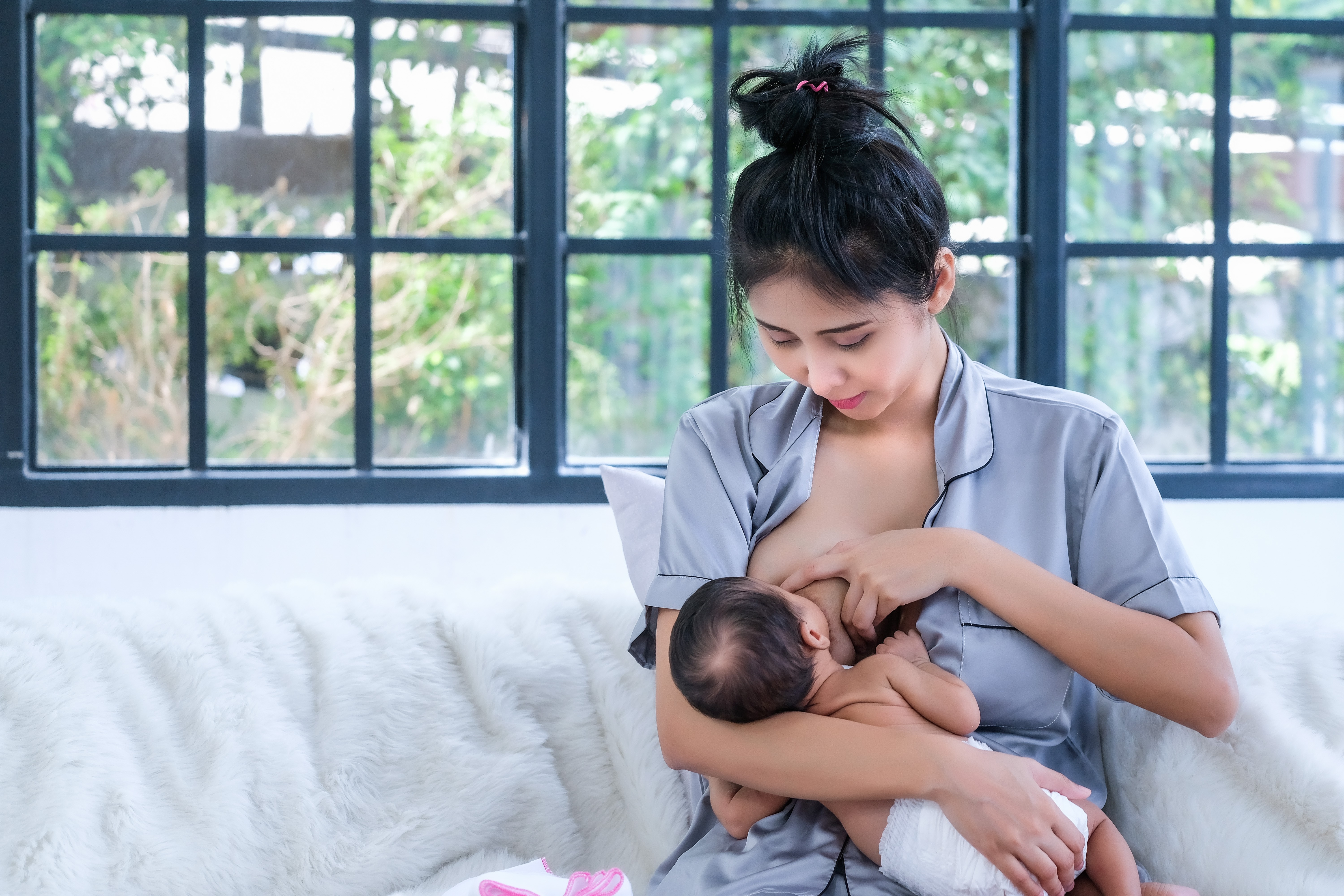 tips ASI lancar, cara memperbanyak ASI, produksi ASI, menyusui bayi, ASI tidak keluar, Bunda, si Kecil